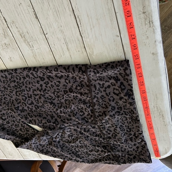 Athleta Cheetah Leopard Print Leggings Large Petite - Picture 8 of 9